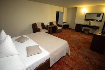Фото номера Улучшенный двухместный номер с 1 кроватью Отель Hotel Select Slobozia г. Слобозия 5