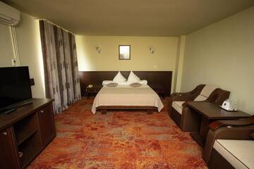 Фото номера Улучшенный двухместный номер с 1 кроватью Отель Hotel Select Slobozia г. Слобозия 6