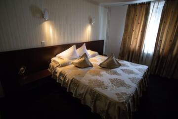 Фото номера Улучшенный двухместный номер с 1 кроватью Отель Hotel Select Slobozia г. Слобозия 12